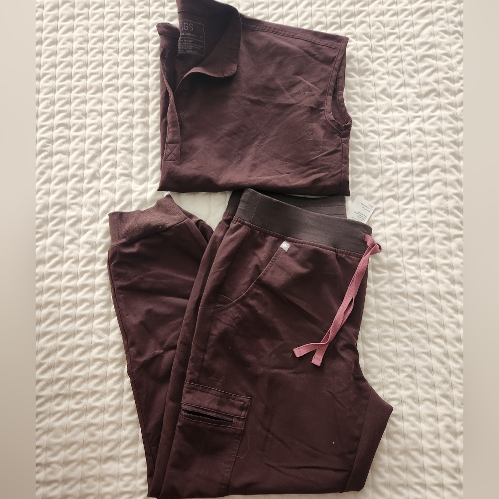 FIGS chocolate brown scrub set